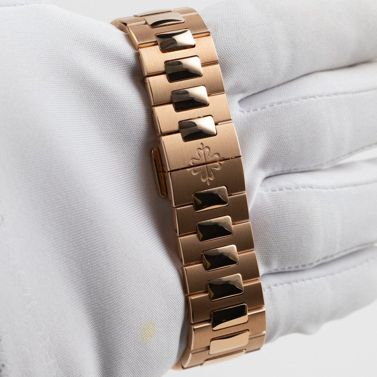 Nautilus Chronograph Date Rose Gold Black Dial (2022) image 6