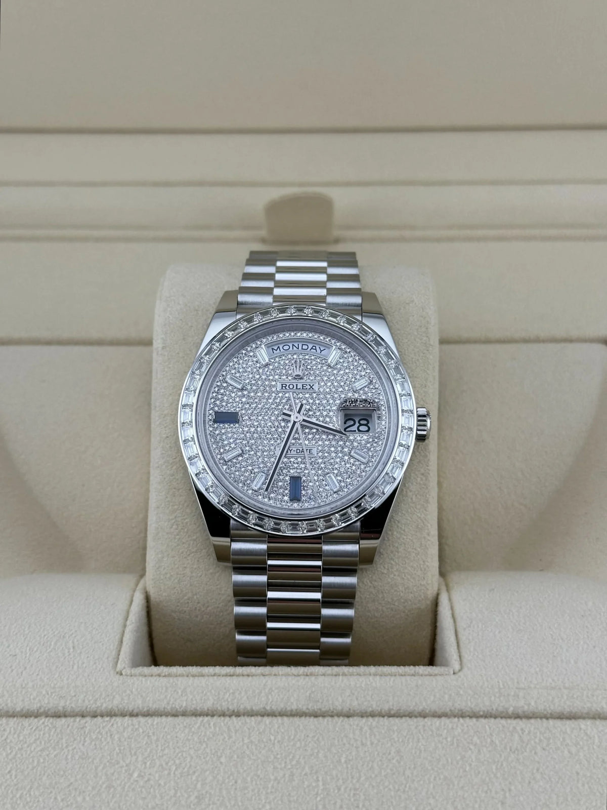 Day-Date Platinum Diamond Bezel Diamond-Paved Sapphire Dial (2024) image 2