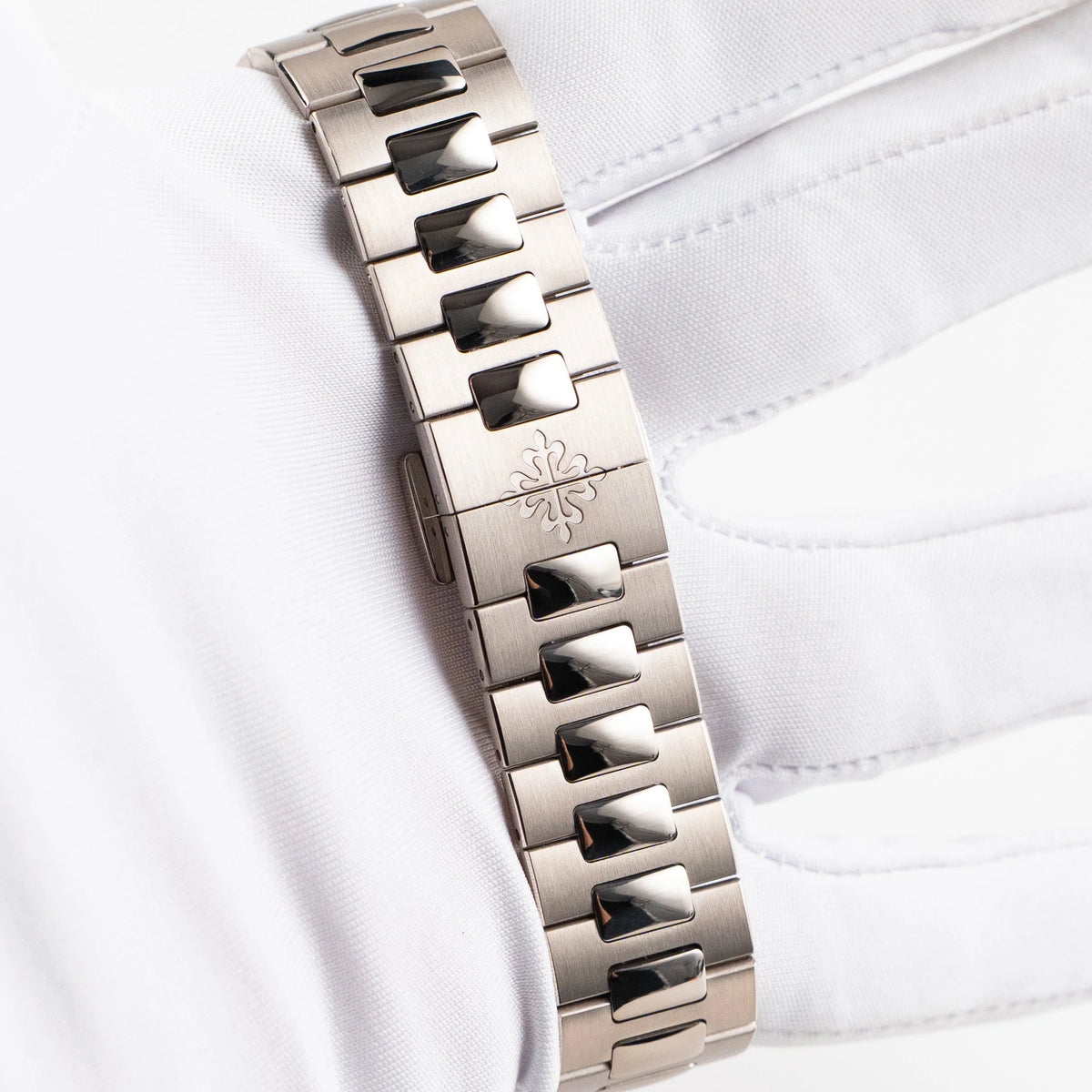 Nautilus White Gold Blue Dial (2022) image 10