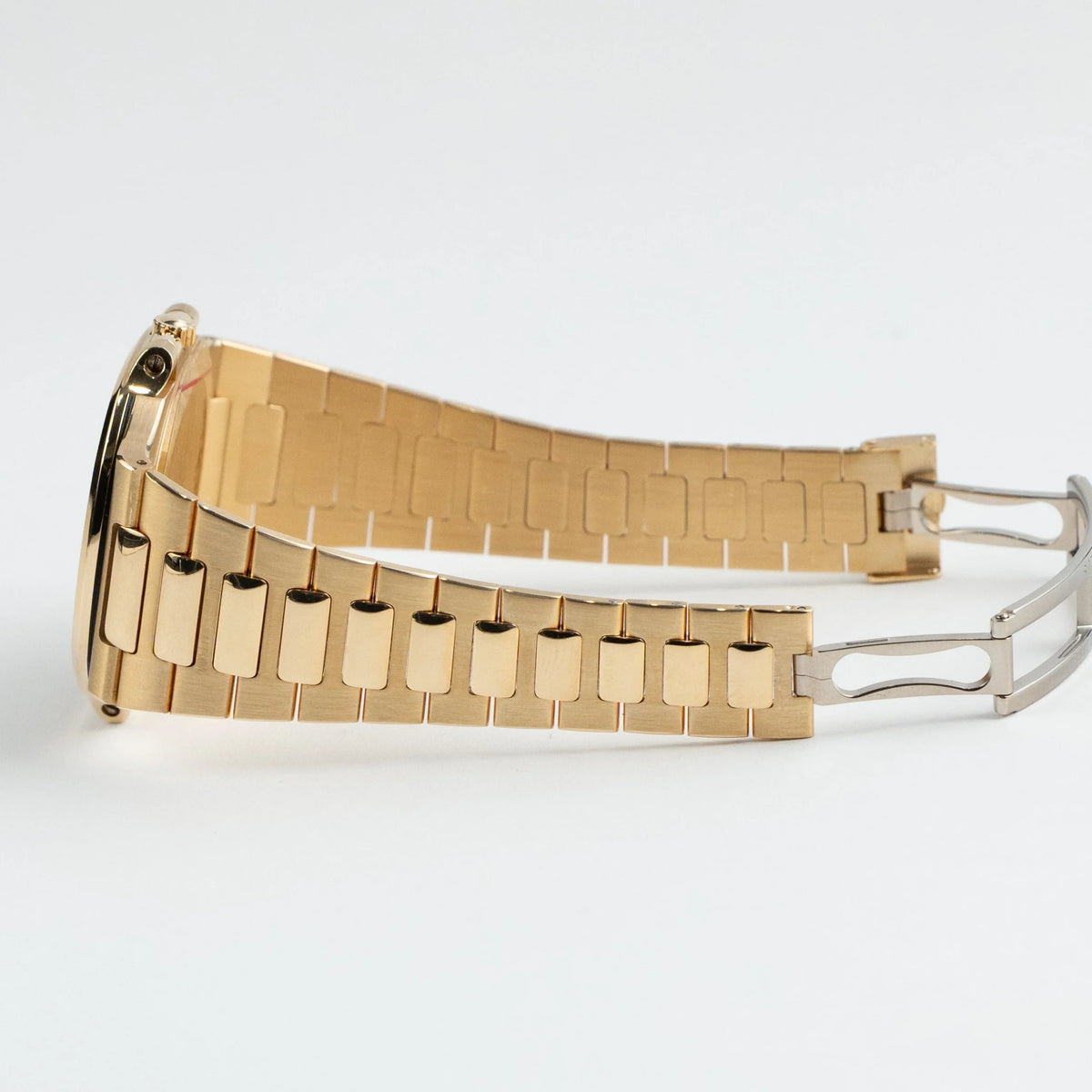 Nautilus Vintage Yellow Gold Black Ribbed Dial image 8