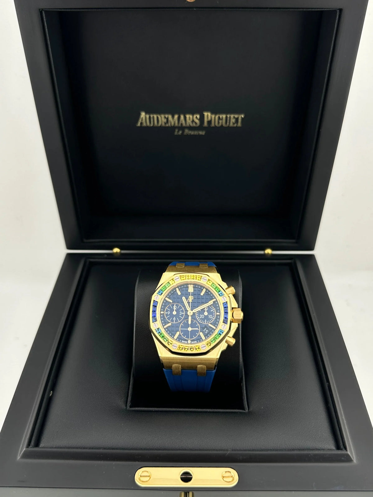 Royal Oak Offshore Yellow Gold Sapphire Dial (2023) image 3
