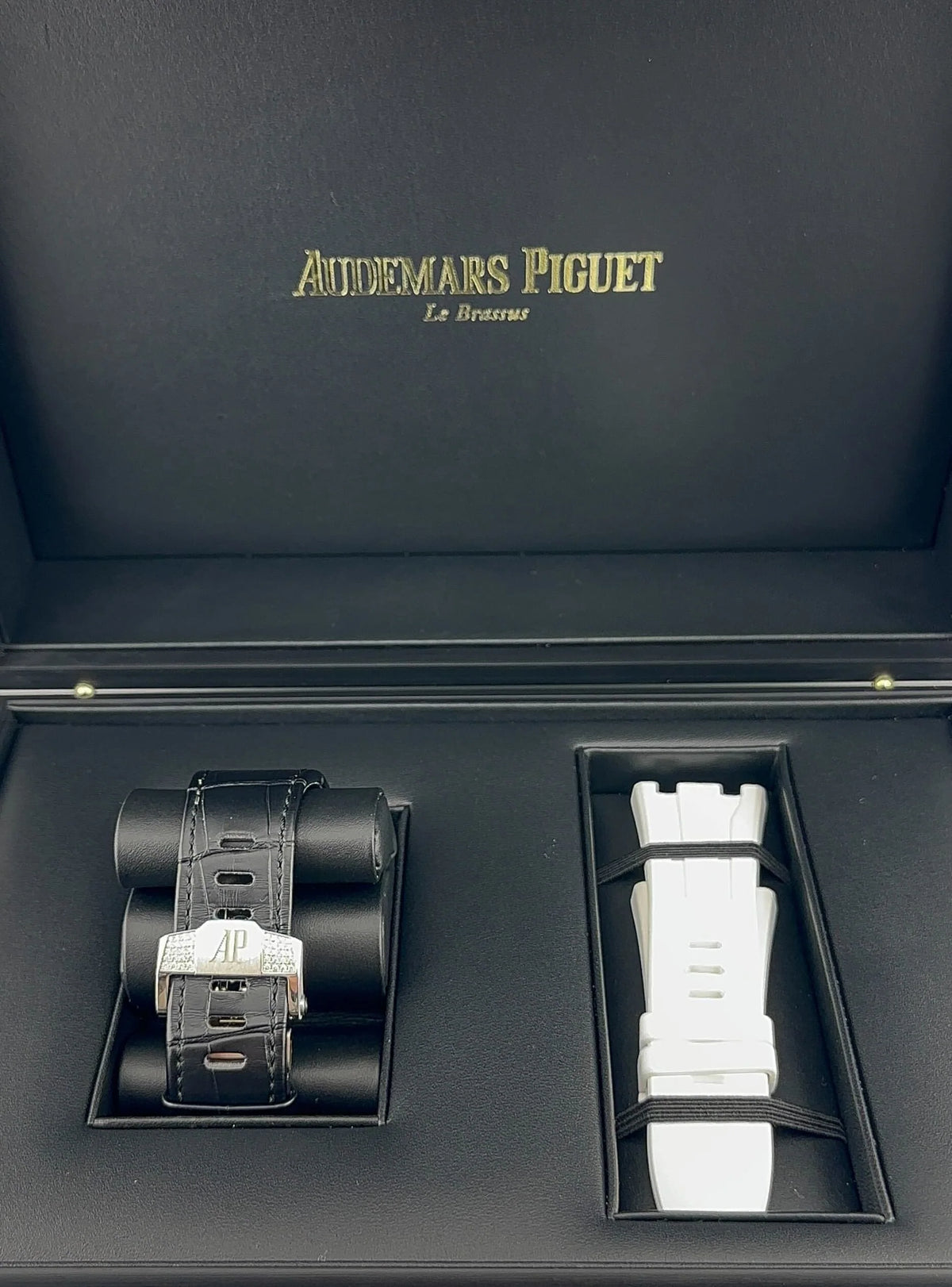 Royal Oak Offshore Chronograph White Gold Diamond Case & Bezel image 4