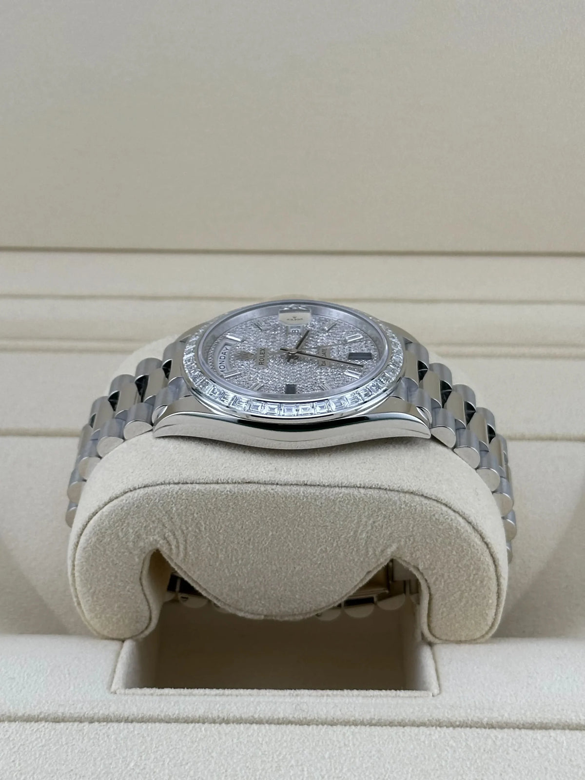 Day-Date Platinum Diamond Bezel Diamond-Paved Sapphire Dial (2024) image 3