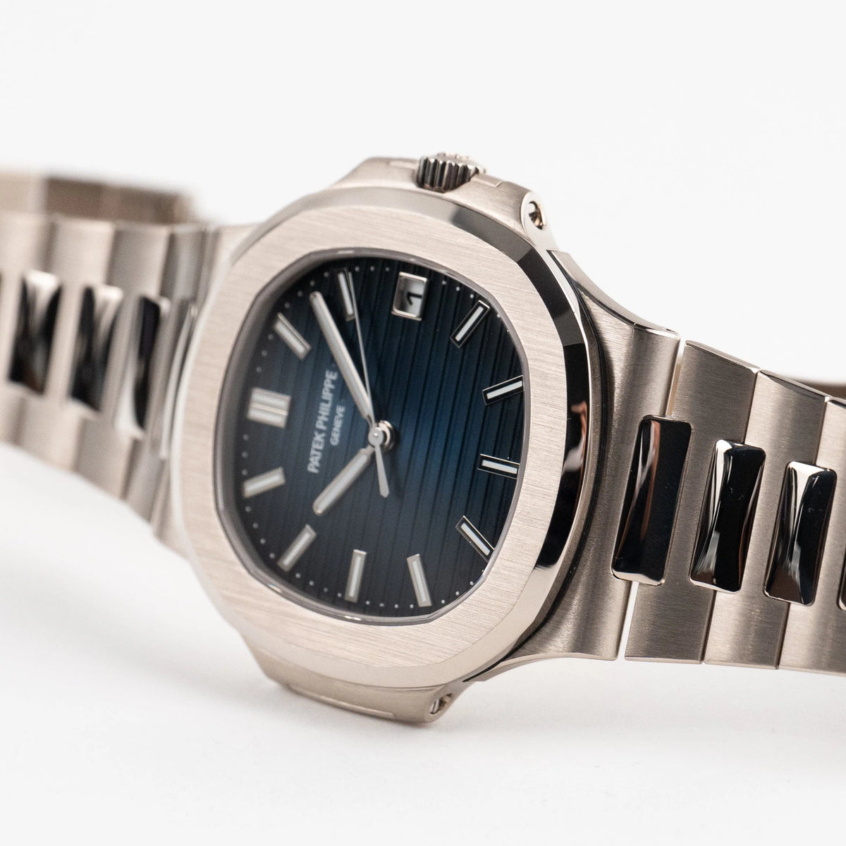 Nautilus White Gold Blue Dial (2022) image 3