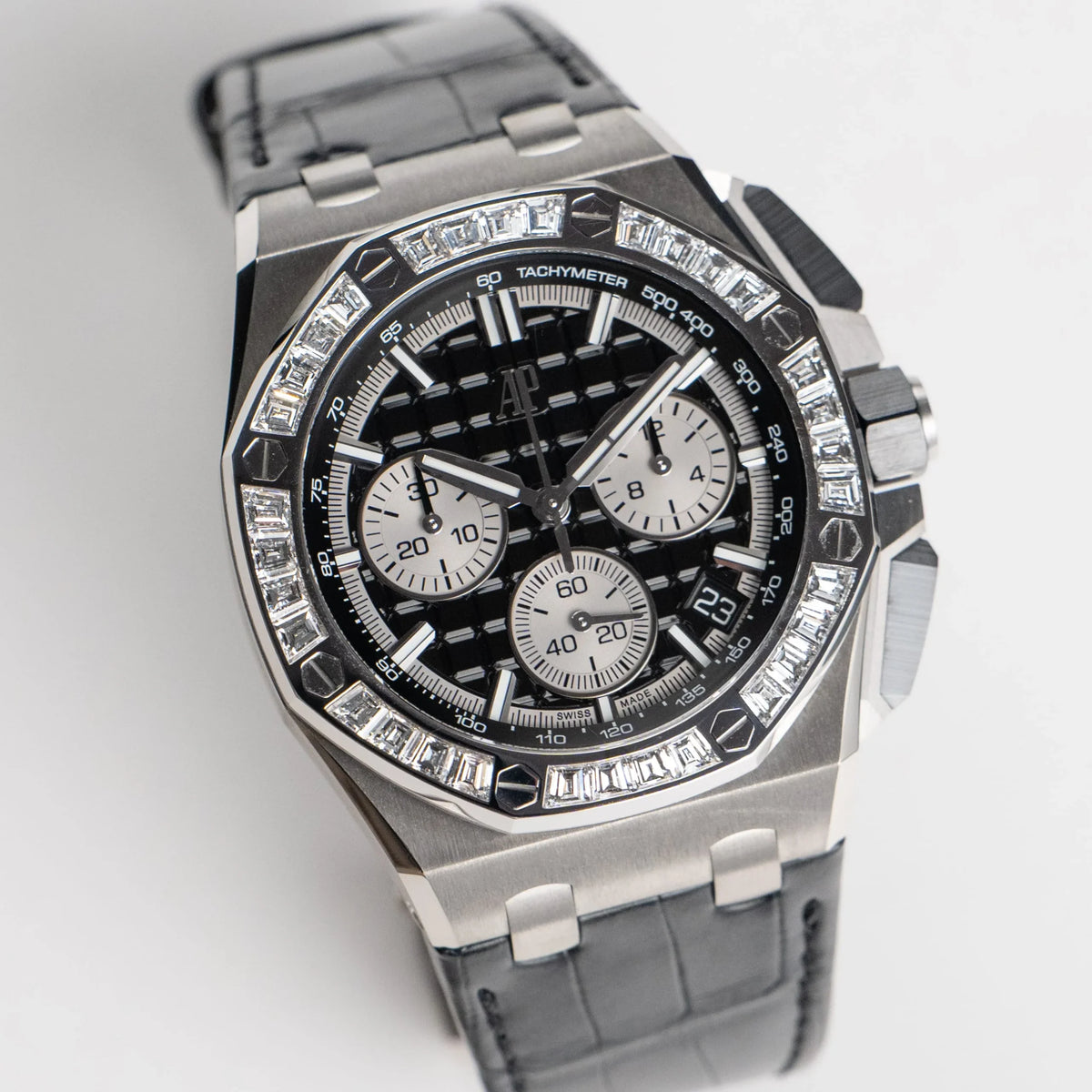 Royal Oak Offshore Chronograph White Gold Diamond Bezel Black Dial (2024) image 10