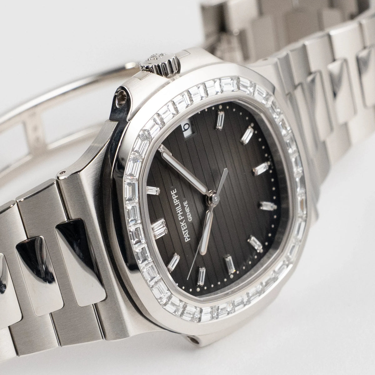 Nautilus Platinum Grey Diamond Baguette Dial Diamond Baguette Bezel image 8
