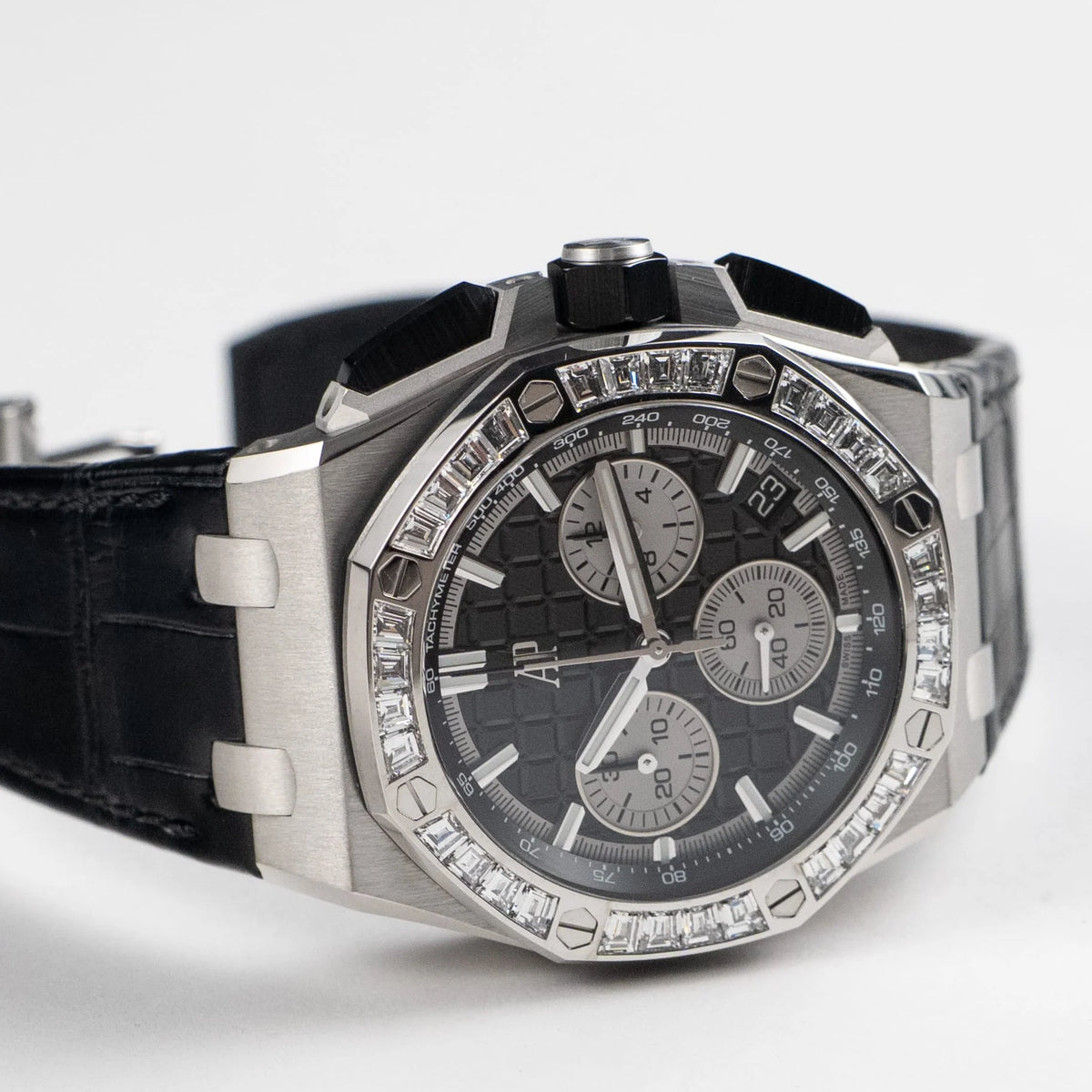 Royal Oak Offshore Chronograph White Gold Diamond Bezel Black Dial (2024) image 5