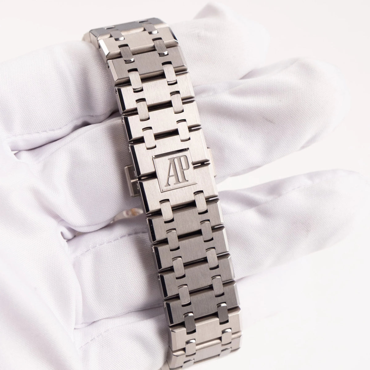Royal Oak Perpetual Calendar Titanium Salmon Dial Limited Edition image 3